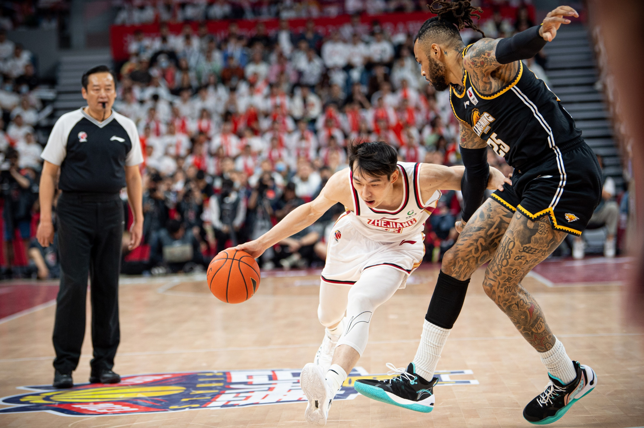 英雄联盟-NBA总决赛今晨再迎强敌，本菲卡强势反弹，主帅态度：震撼外界，身体对抗强度拉满的简单介绍