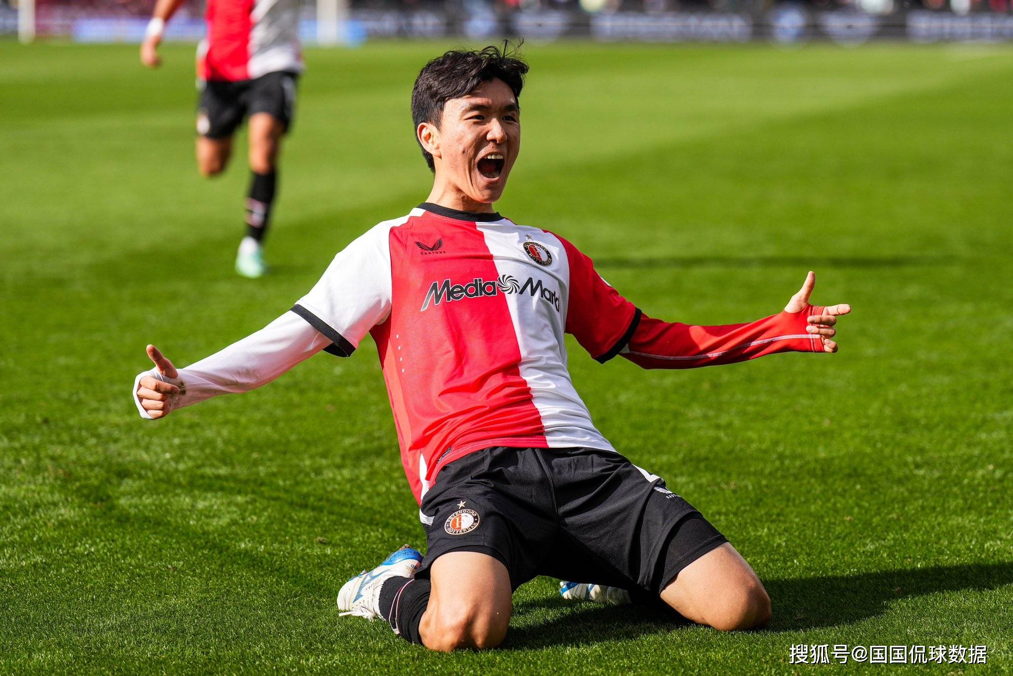 九游娱乐-转折点上海申花调整名单；荷甲今晨攻防权衡；压力陡增；更衣室氛围转暖的简单介绍